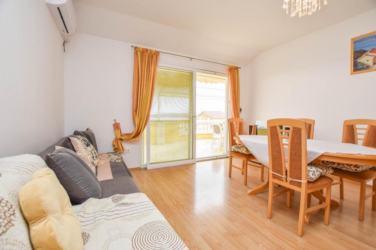 Dandelion Apartment