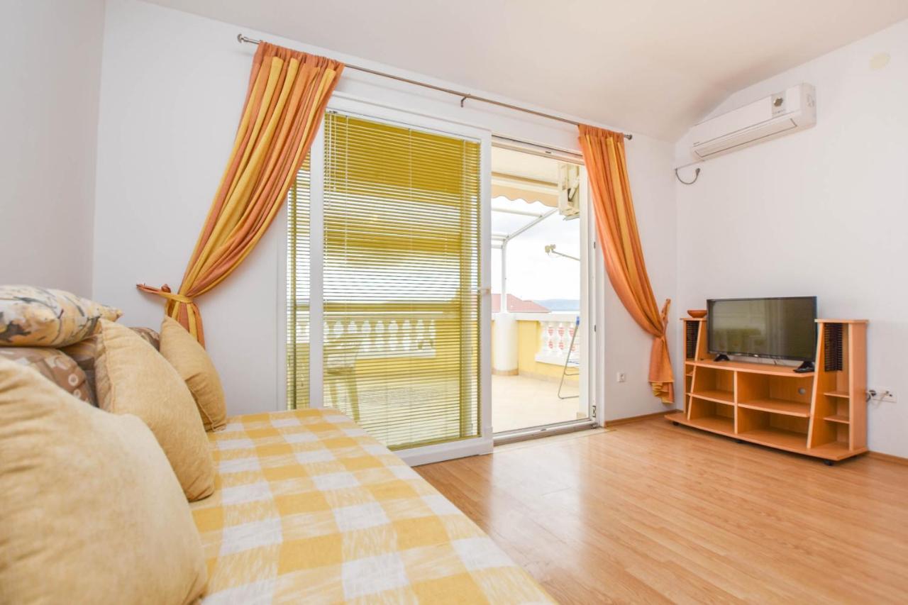 Dandelion Apartment